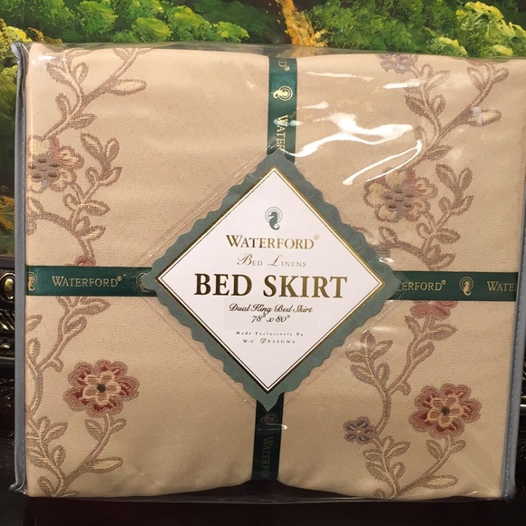 Brand new beautiful Bed SkiRT